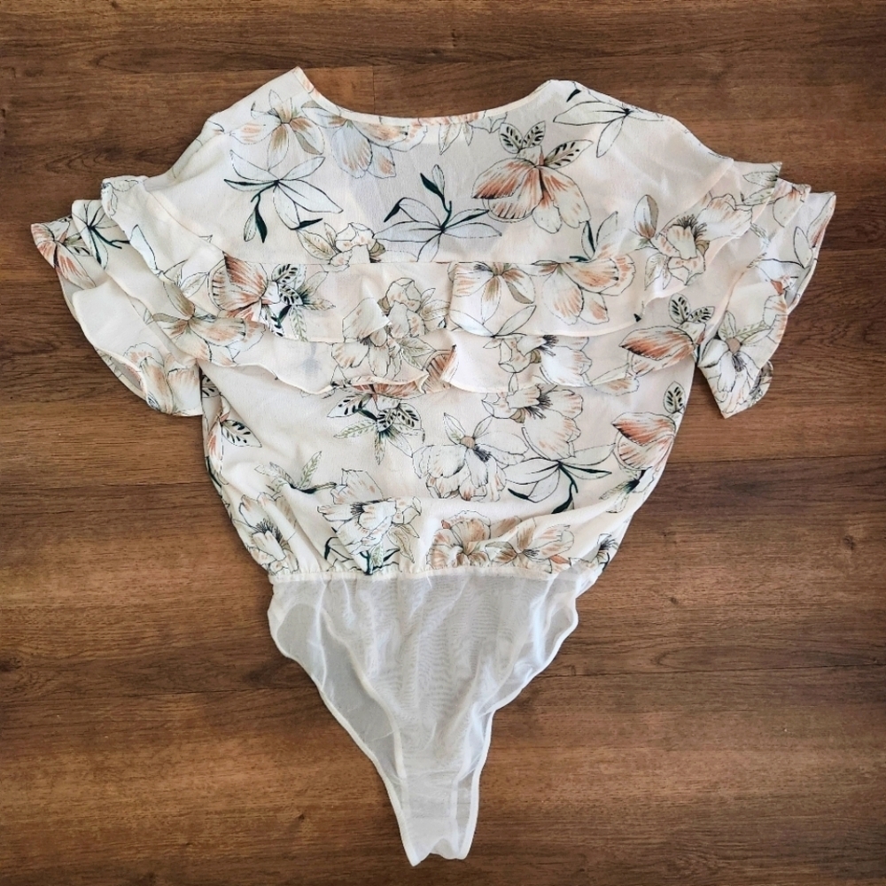 ASTR Blush Floral Ruffle Bodysuit Top - Picture 2 of 4